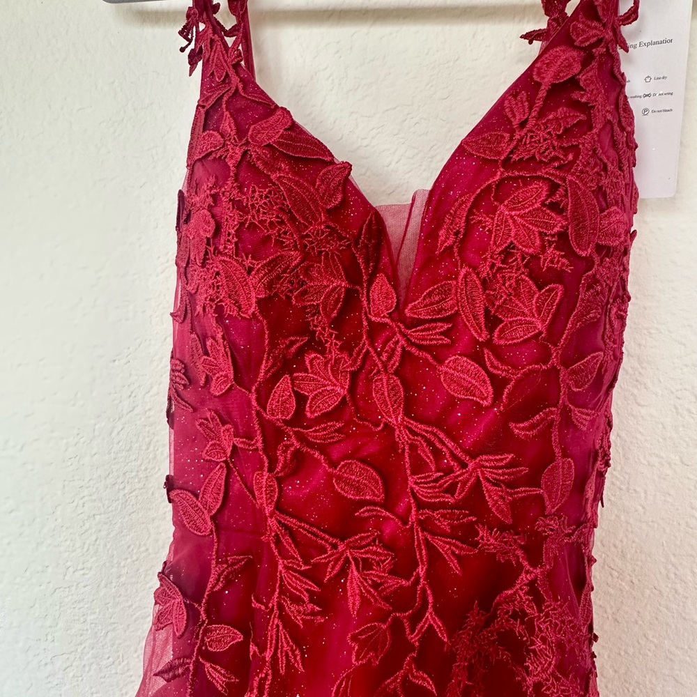 Elegant Red Evening Gown - So Pretty! - Picture 3 of 7
